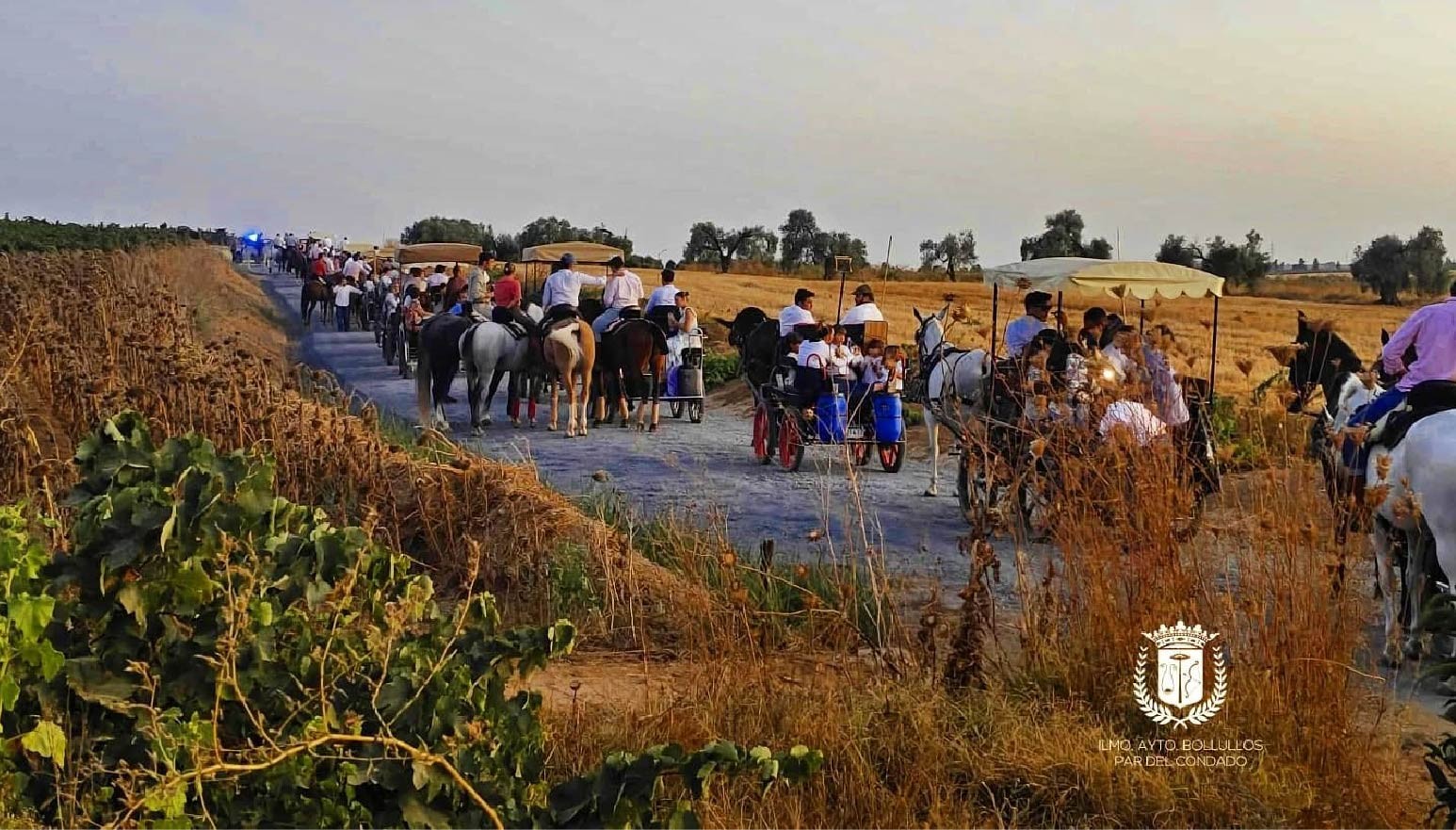 GRAN AMBIENTE DE PRE-FERIA EN LA VI RUTA ECUESTRE NOCTURNA