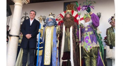 SUS MAJESTADES LOS REYES MAGOS DE ORIENTE CORONADOS