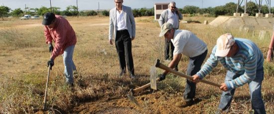 EL AYUNTAMIENTO DE BOLLULLOS EMPRENDE UNA CAMPAÑA DE ADECENTAMIENTO Y LIMPIEZA DE ESPACIOS PÚBLICOS