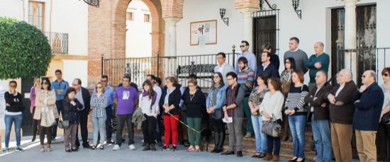 Concentración municipal por los atentados de París