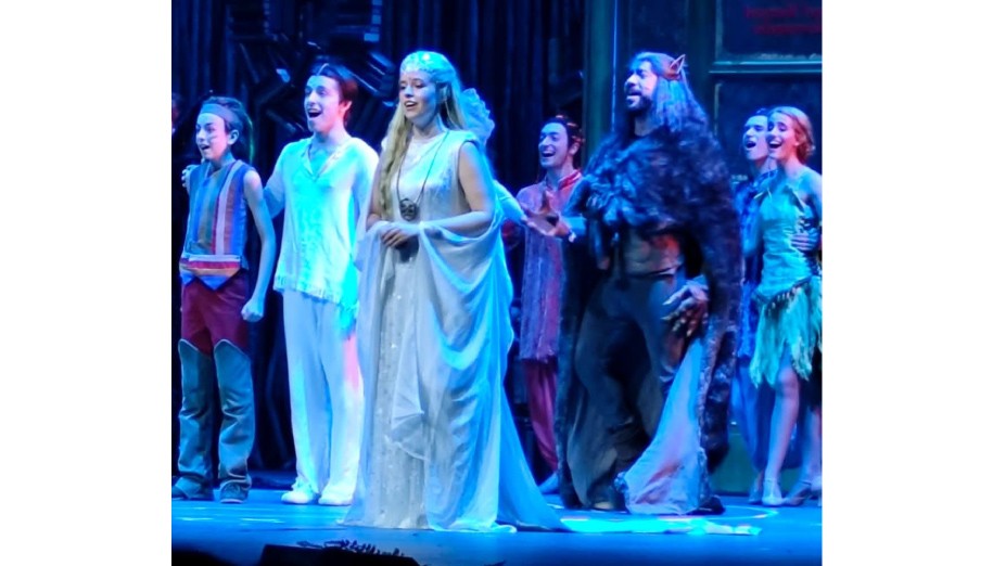 LA JOVEN BOLLULLERA VALERIA ROJAS MARTÍNEZ TRIUNFA EN EL MUSICAL LA HISTORIA INTERMINABLE