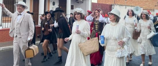 BOLLULLOS DISFRUTÓ DE UN GRAN DESFILE DE CARNAVAL