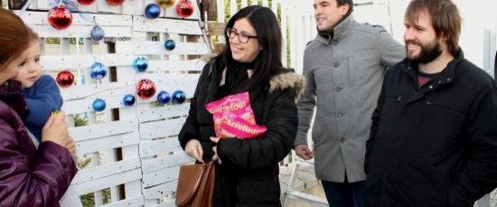 La Guardería Cándida Maya decora su árbol de Navidad