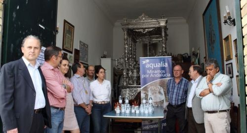 AQUALIA ENTREGA 3.000 BOTELLAS 