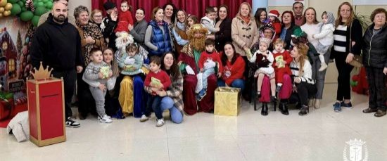 LOS REYES MAGOS DE ORIENTE VISITAN EL CENTRO INFANTIL MUNICIPAL CÁNDIDA MAYA