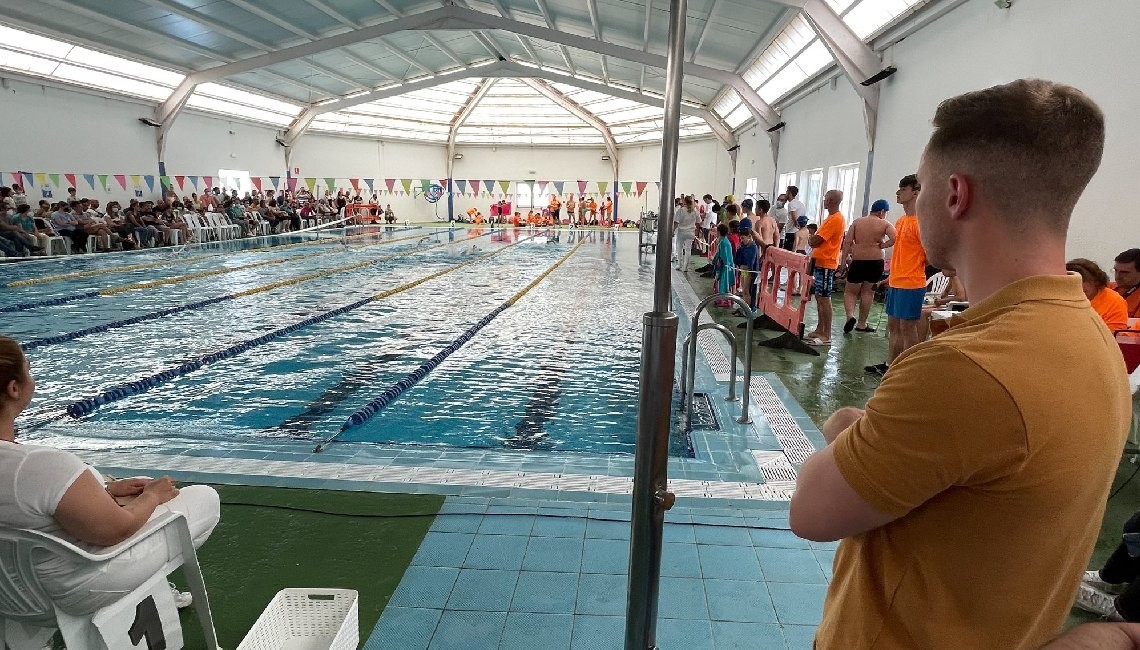 ÉXITO EN EL I TROFEO ESCUELAS DE NATACIÓN  EN LA PISCINA MUNICIPAL