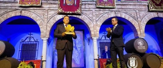 LUIS MIGUEL IGLESIAS ALBARRÁN SE GANÓ EL CORAZÓN DE BOLLULLOS CON SU PREGÓN AL VINO