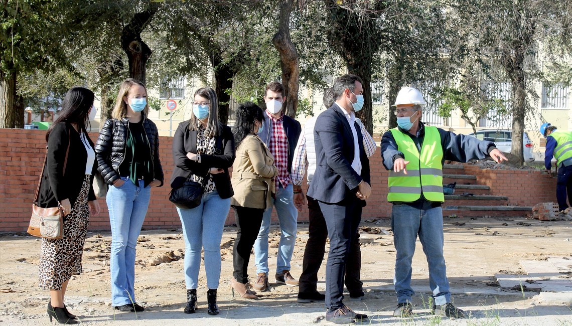 EL EQUIPO DE GOBIERNO VISITA LAS OBRAS DE LA  PLAZA 1 DE MAYO Y NUEVA BIBLIOTECA