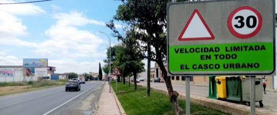 LA POLICÍA LOCAL INICIA LA SEÑALIZACIÓN CON LAS NUEVAS VELOCIDADES MÁXIMAS