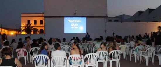 LA CONCEJALÍA DE JUVENTUD DE BOLLULLOS PONE EN MARCHA LA XV EDICION DEL YA TRADICIONAL CINE DE VERAN