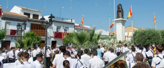 LAS TRES BANDAS DE MÚSICA DE BOLLULLOS UNIDAS EN UNA INOLVIDABLE ALEGRE DIANA