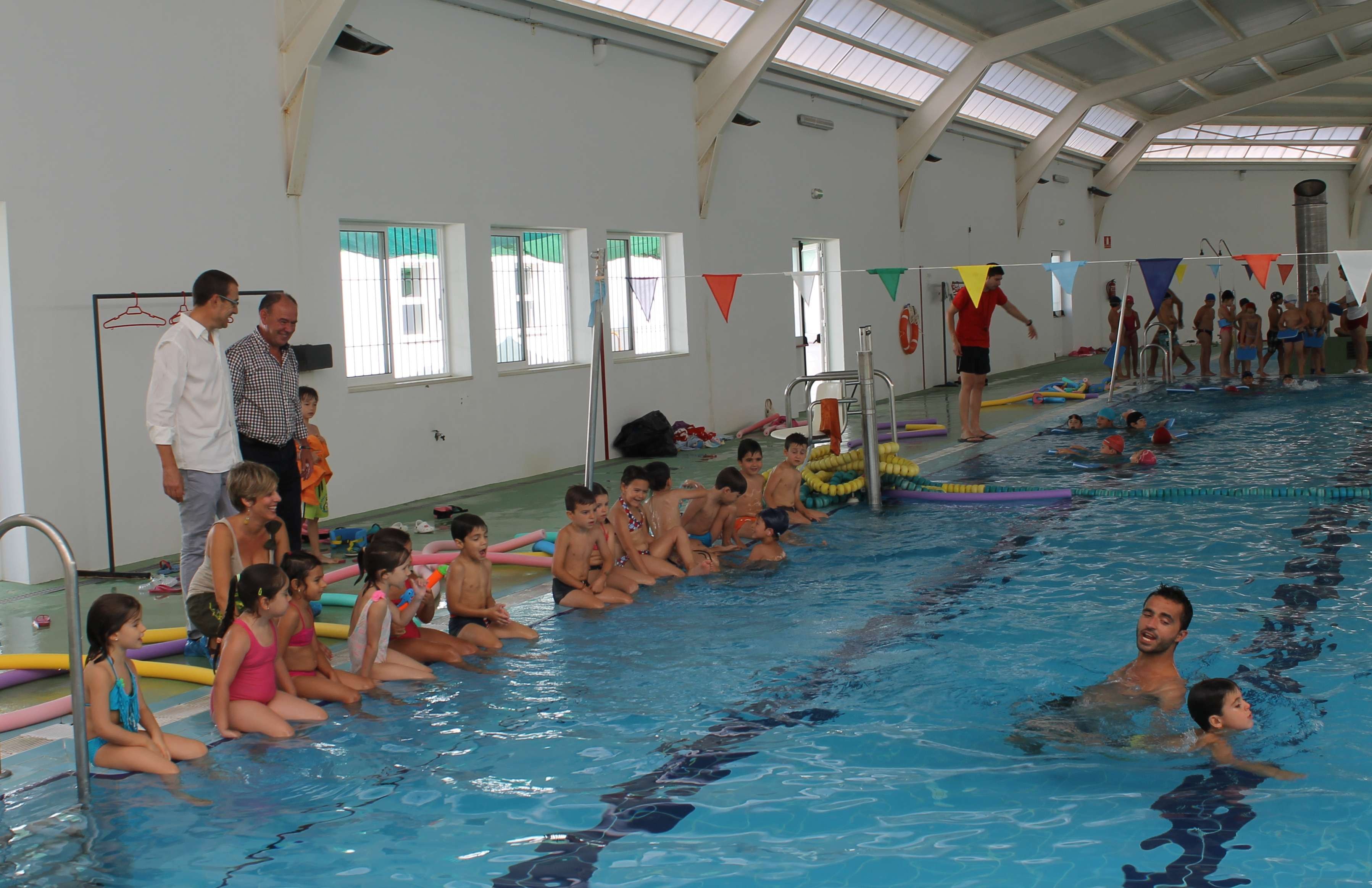 LA PISCINA MUNICIPAL DESPLIEGA UNA AMPLIA GAMA DE ACTIVIDADES Y CURSOS DE INICIACIÓN, MANTENIMIENTO 