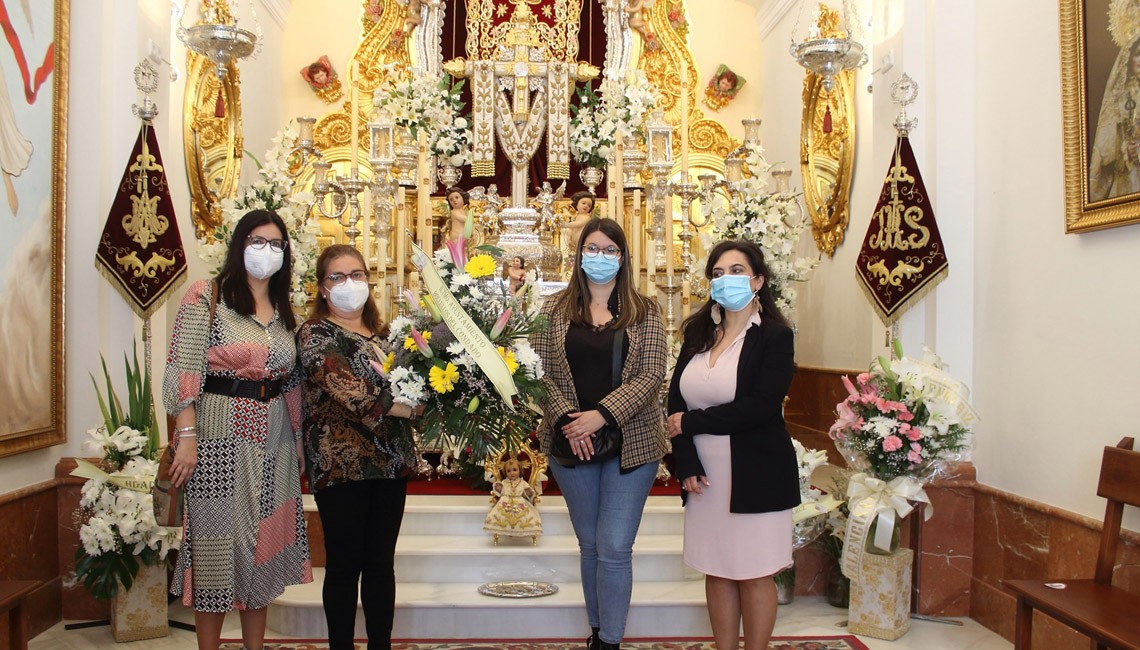 EL AYUNTAMIENTO HACE UNA OFRENDA FLORAL A LA SANTA CRUZ DE LA CALLE NIEBLA