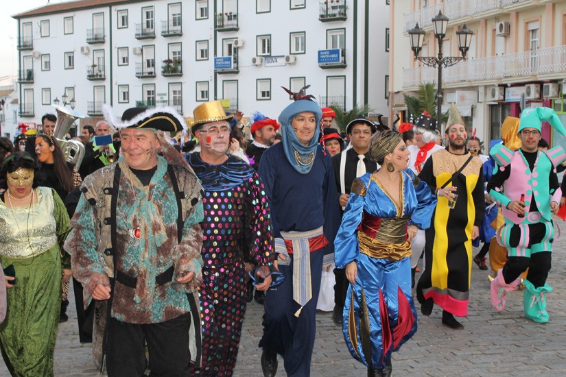 EL CARNAVAL DE BOLLULLOS CULMINA CON UN ESPECTACULAR FIN DE SEMANA DE CALLE