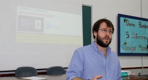 EL AYUNTAMIENTO CONCIENCIA A LOS ESTUDIANTES LOCALES SOBRE EL CAMBIO CLIMÁTICO