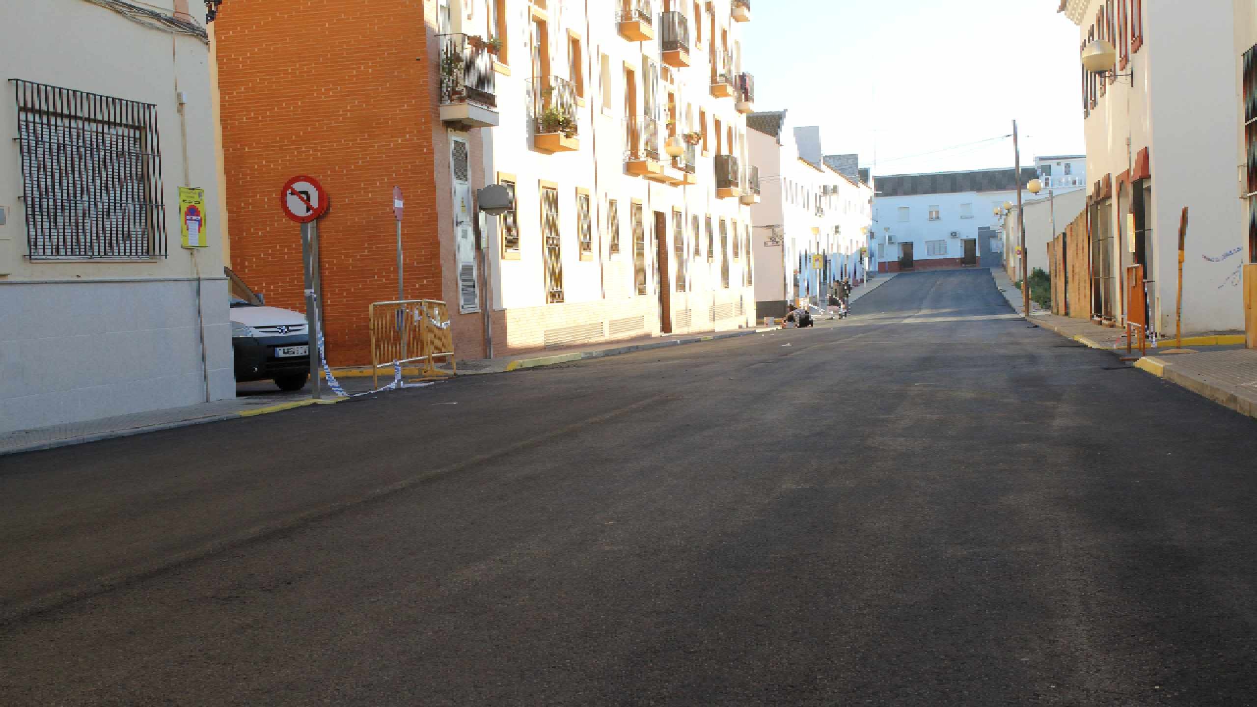 FINALIZA EL ASFALTADO DE LAS CALLES ALMERÍA, MÁLAGA Y CÓRDOBA