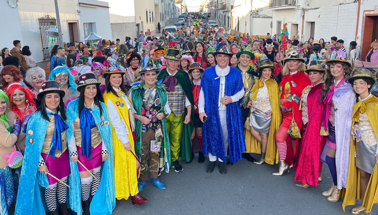 LA COMITIVA MUNICIPAL DIO EL PISTOLETAZO DE SALIDA AL CARNAVAL DE CALLES 2024