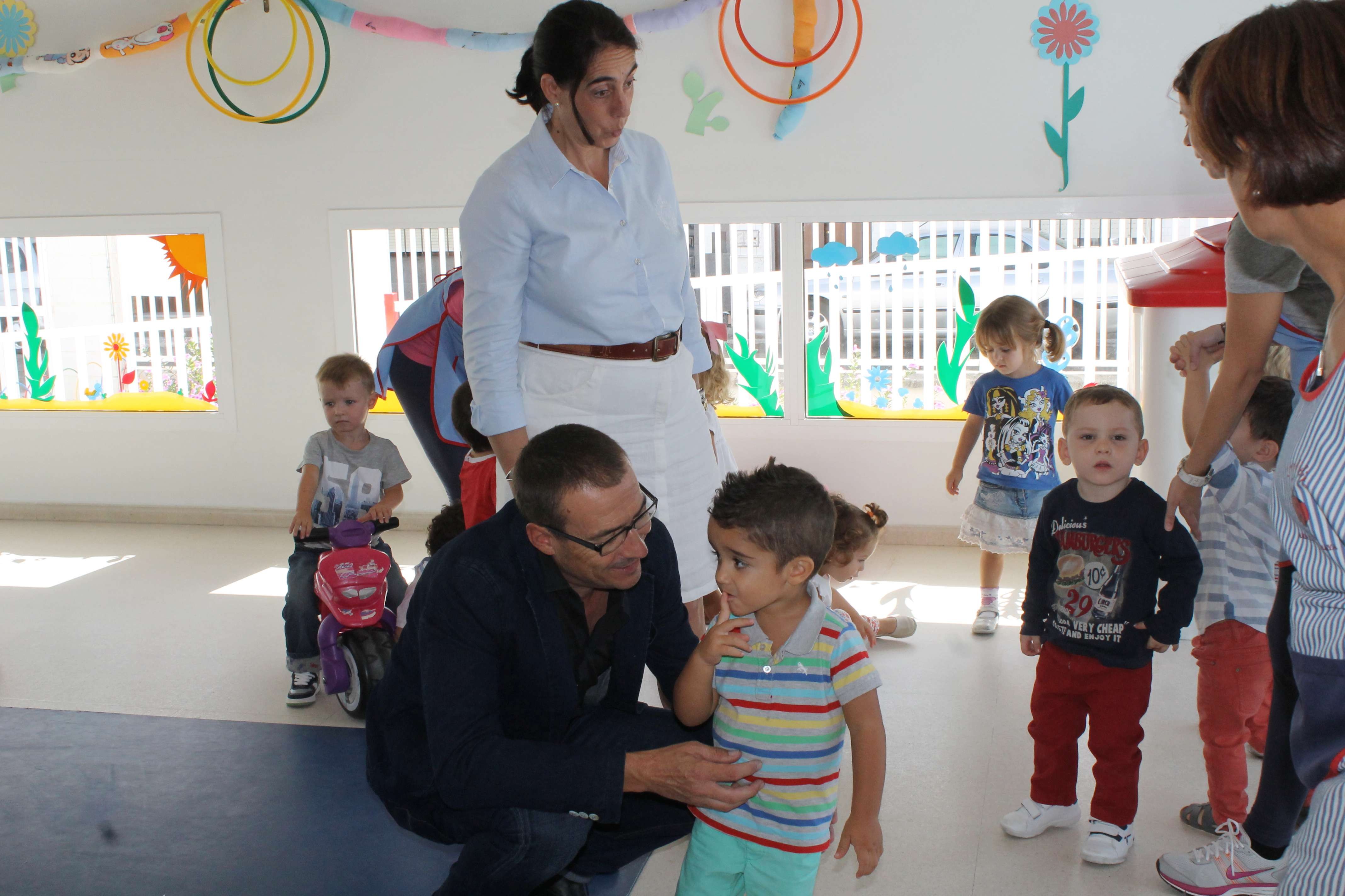 EL ALCALDE DE BOLLULLOS DA OFICIALIDAD AL INICIO DEL CURSO ESCOLAR EN LA GUARDERIA CANDIDA MAYA