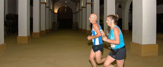 BOLLULLOS SE VUELCA CON LA IV CARRERA NOCTURNA “CIUDAD DEL VINO”