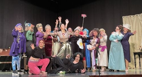 EL GRUPO DE TEATRO “DIOSAS” PONE EN ESCENA LA OBRA “YO SOY UNA REINA”