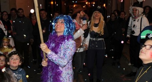 EN LA NOCHE DEL JUEVES DE PIÑATA EL ALCALDE INAUGURA EL CARNAVAL DE CALLE BOLLULLERO