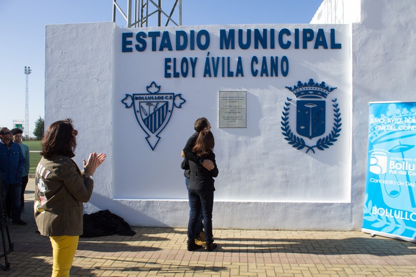 BOLLULLOS CELEBRA EL I MEMORIAL ELOY ÁVILA CANO Y LE CAMBIA EL NOMBRE AL ESTADIO MUNICIPAL