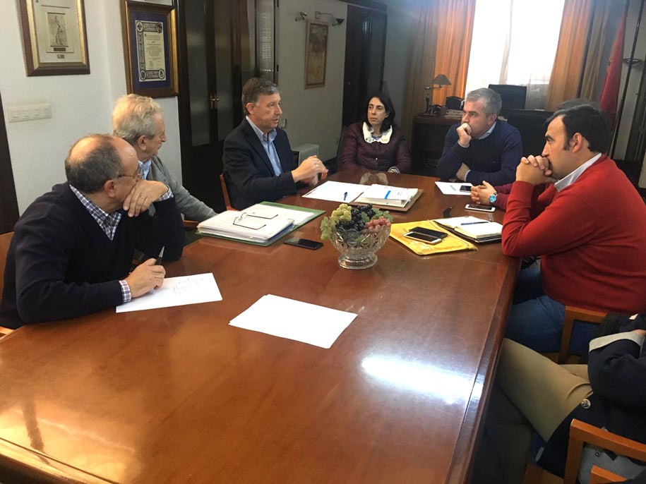 CARMELO ROMERO SE REÚNE CON LA COMUNIDAD DE REGANTES DE BOLLULLOS