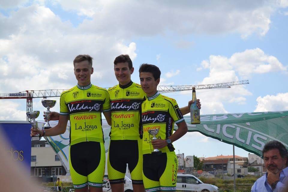 Triplete del Bicicletas Valdayo AC San Antonio en la primera prueba Cadeba