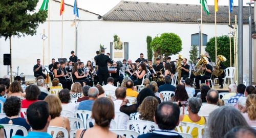 LA BANDA FILARMÓNICA CIUDAD DE BOLLULLOS INAUGURA LOS CONCIERTOS DEL VERANO 2023