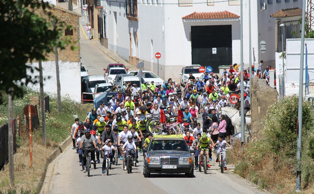 BOLLULLOS DISFRUTÓ DEL DÍA DE LA BICICLETA