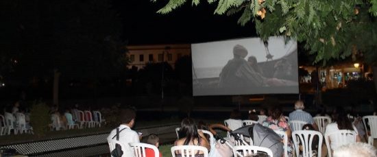 EL PARQUE MUNICIPAL ACOGIÓ ESTE DOMINGO UNA NOCHE DE CINE DE VERANO