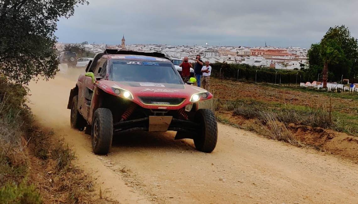 EL ANDALUCÍA RALLY DAKAR 2022 DELEITÓ A LA GRAN AFICIÓN AL MUNDO DE MOTOR A SU PASO POR BOLLULLOS