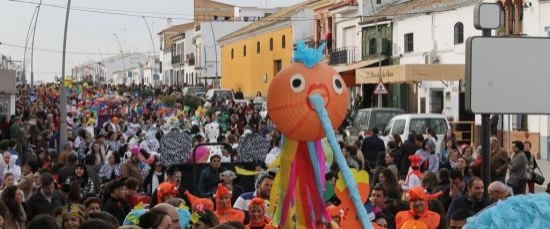 TRAS EL CARNAVALITO DE ESTA TARDE, MAÑANA SÁBADO BOLLULLOS VIVIRÁ SU GRAN DESFILE DE CARNAVAL