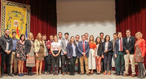 Bollullos reconoce a 10 jóvenes de la localidad con la entrega de sus Premios Bollullos Joven