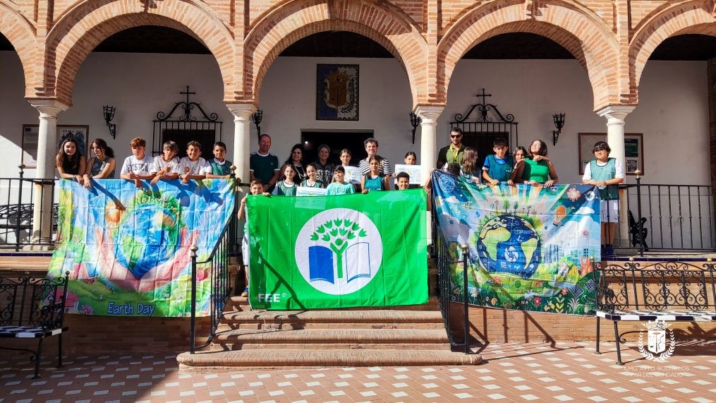 EL AYUNTAMIENTO RECIBE LAS PROPUESTAS MEDIOAMBIENTALES DEL ALUMNADO DEL CEIP LAS VIÑAS EN EL DÍA INTERNACIONAL DEL MEDIO AMBIENTE