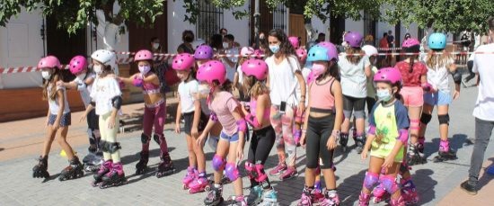 UNOS 50 NIÑOS/AS PARTICIPARON EN LA YINCANA DE PATINAJE