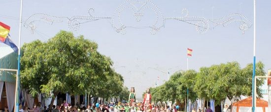 LOS GIGANTES Y CABEZUDOS ABRIERON COMO CADA AÑO LA FERIA DE BOLLULLOS