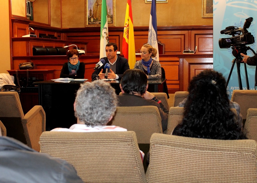 Rubén Rodríguez firma junto a los comercios locales el Plan Extraordinario de Solidaridad y Garantía