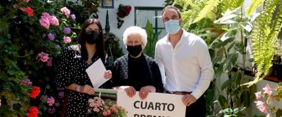 EL ALCALDE ENTREGA LOS PREMIOS DEL VII CONCURSO DE PATIOS, BALCONES Y CALLES "ARTE FLORAL 2021"