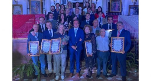 BOLLULLOS VOLVIÓ A RENDIR HOMENAJE EN PLENO HONÓRIFICO A HOMBRES Y MUJERES DE NUESTRA CIUDAD 2024