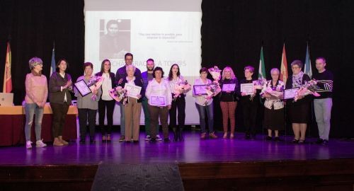 EMOTIVO ACTO PARA RECONOCER LA LABOR DE LAS TRABAJADORAS DEL AYUNTAMIENTO