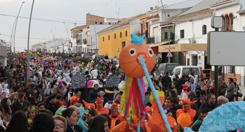 TRAS EL CARNAVALITO DE ESTA TARDE, MAÑANA SÁBADO BOLLULLOS VIVIRÁ SU GRAN DESFILE DE CARNAVAL