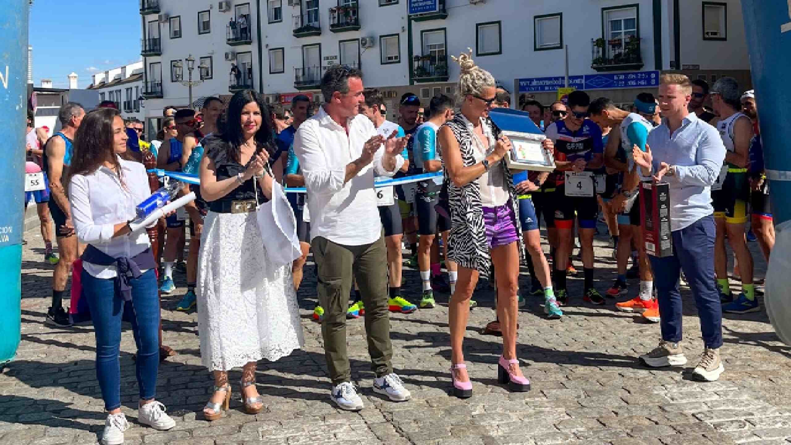 PLENO BOLLULLERO EN EL PODIUM DEL VI DUATLÓ CROSS CIIUDAD DE BOLLULLOS