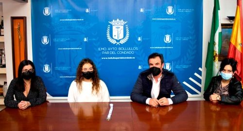 EL ALCALDE RECIBE A LA NADADORA ANA MONTERO TRAS GANAR EL CAMPEONATO DE ANDALUCÍA DE 1,500 M LIBRE