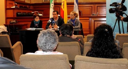 Rubén Rodríguez firma junto a los comercios locales el Plan Extraordinario de Solidaridad y Garantía