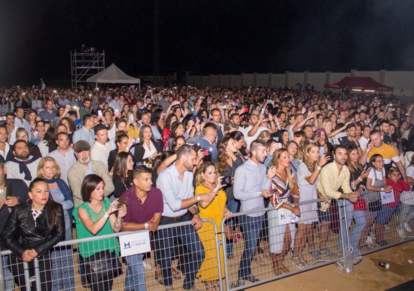 BOLLULLOS DISFRUTA CON EL CONCIERTO DE NIÑA PASTORI