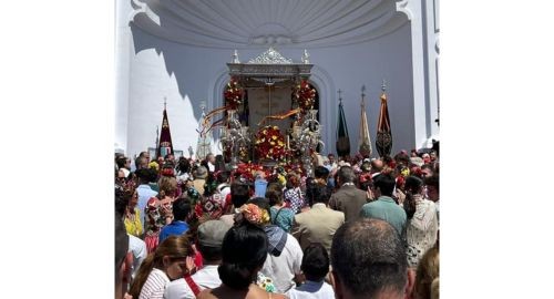 LA HERMANDAD DEL ROCÍO HACE SU PRESENTACIÓN ANTE LA VIRGEN DEL ROCÍO