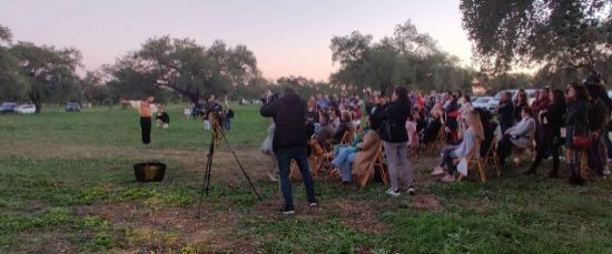 LA PLAZA DE LA IGLESIA Y LA DEHESA SE CONVIRTIERON EN ESCENARIOS AL AIRE LIBRE