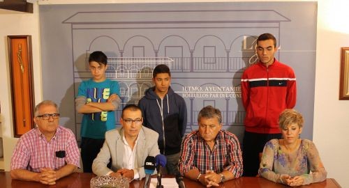 EL ALCALDE DE BOLLULLOS FIRMA UN CONVENIO DE PRÁCTICAS LABORALES CON EL CFP NUESTRA SEÑORA DE LAS ME