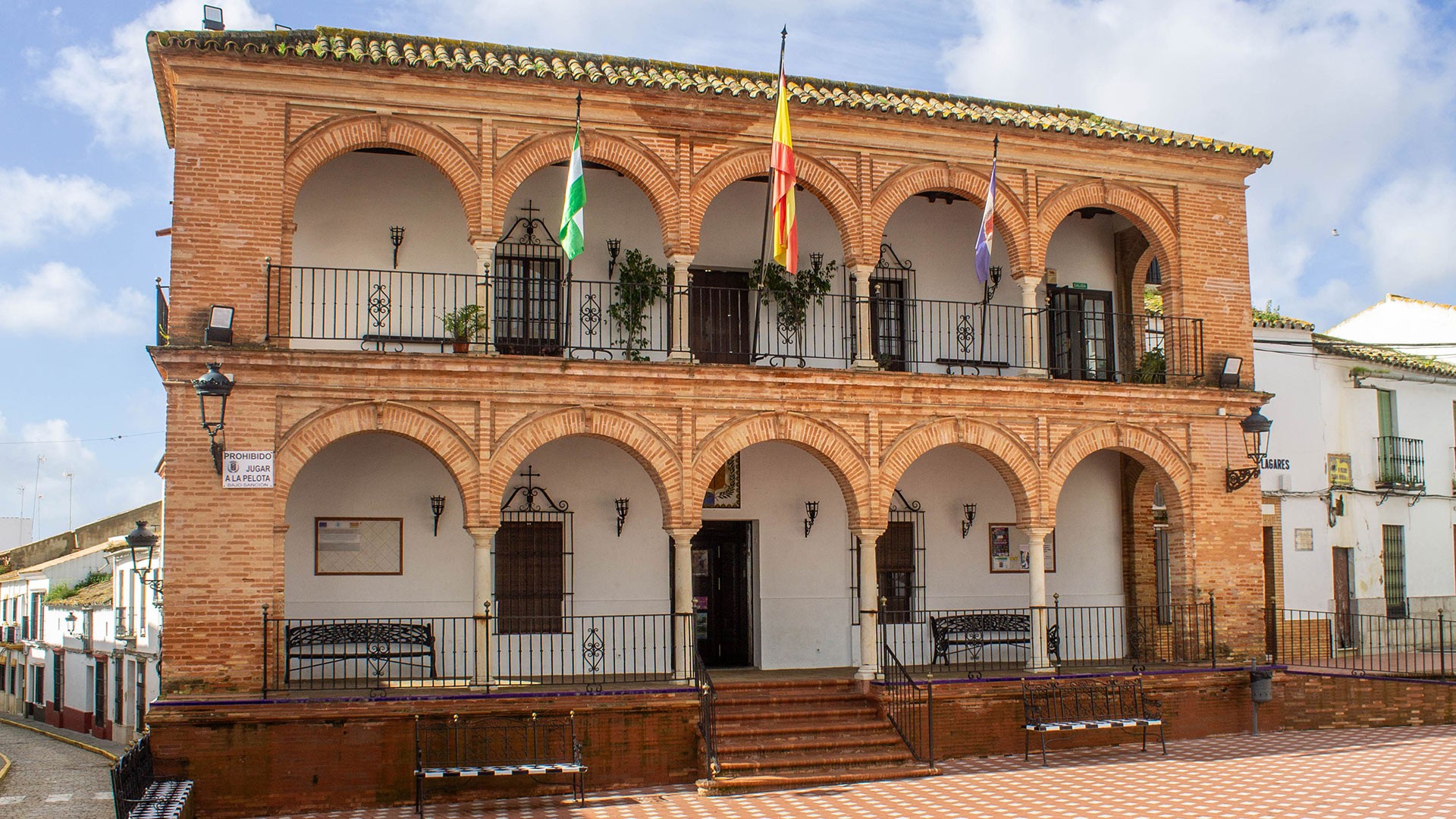 fachada principal ayuntamiento de Bollullos par del Condado